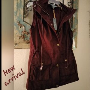 Market & Spruce Burgundy Cargo Vest. Excellent Condition NWT. Size Small